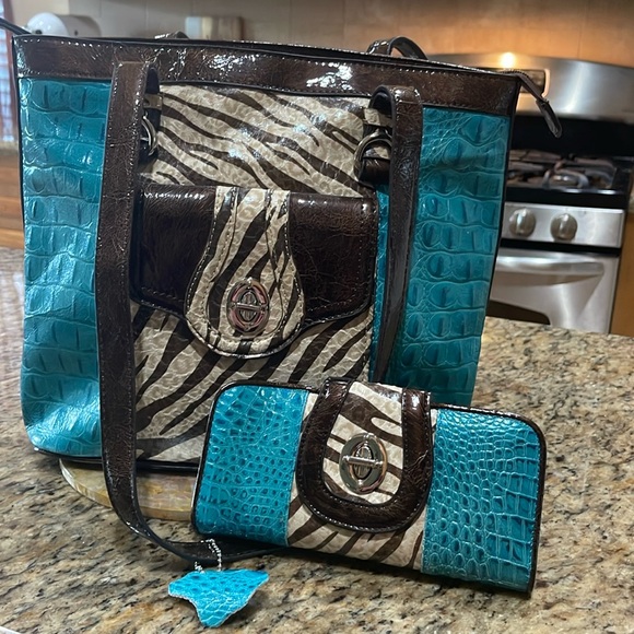 Handbags - 🔥Sale On Trend Leather purse with matching leather wallet